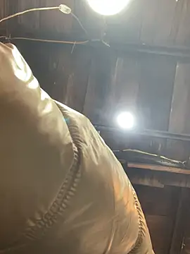 Snapshot of Halyy_xx chatting on 02-25-26, 10:04 Halyy xx online show from 02-25-26, 10:04