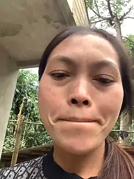 Snapshot of Halyy_xx chatting on 10-16-25, 04:21 Halyy xx online show from 10-16-25, 04:21