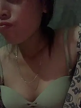 Snapshot of Halyy_xx chatting on 10-19-25, 11:57 Halyy xx online show from 10-19-25, 11:57