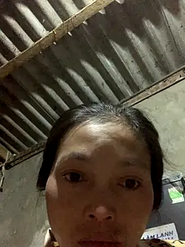 Snapshot of Halyy_xx chatting on 10-18-25, 11:07 Halyy xx online show from 10-18-25, 11:07