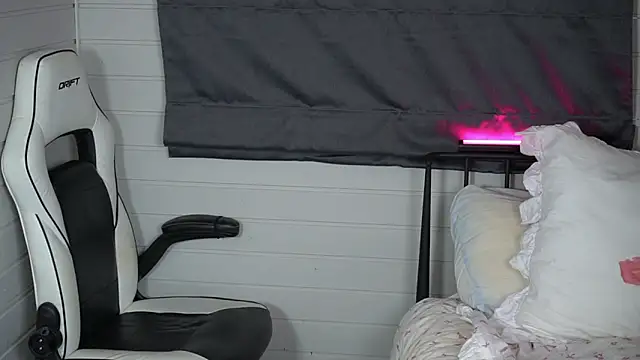 Snapshot of Peachxlush chatting on 10-03-25, 06:09 Peachxlush online show from 10-03-25, 06:09