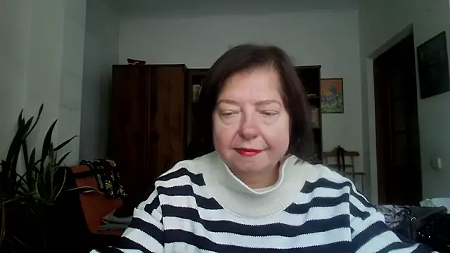 Snapshot of Violet_Pulse chatting on 10-04-25, 09:00 Violet Pulse online show from 10-04-25, 09:00