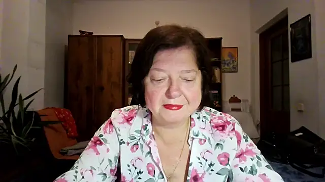 Snapshot of Violet_Pulse chatting on 11-08-25, 04:21 Violet Pulse online show from 11-08-25, 04:21