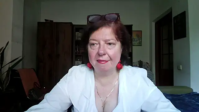 Snapshot of Violet_Pulse chatting on 06-05-26, 10:32 Violet Pulse online show from 06-05-26, 10:32