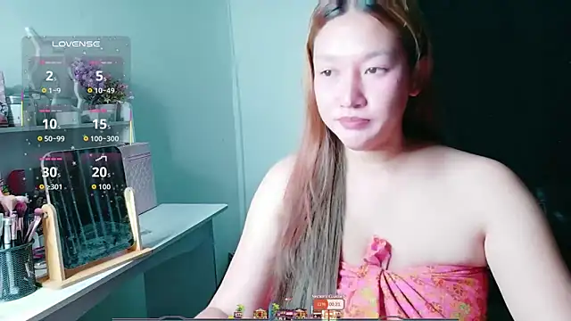 Snapshot of Lalacream12 chatting on 05-16-26, 01:32 Lalacream12 online show from 05-16-26, 01:32