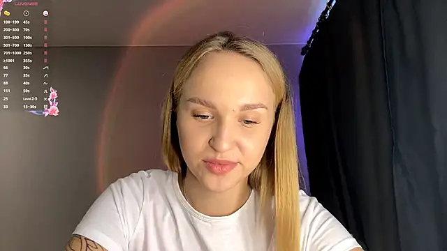 Snapshot of TanekaBoitel chatting on 09-23-25, 11:28 TanekaBoitel online show from 09-23-25, 11:28