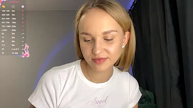 Snapshot of TanekaBoitel chatting on 09-27-25, 11:05 TanekaBoitel online show from 09-27-25, 11:05