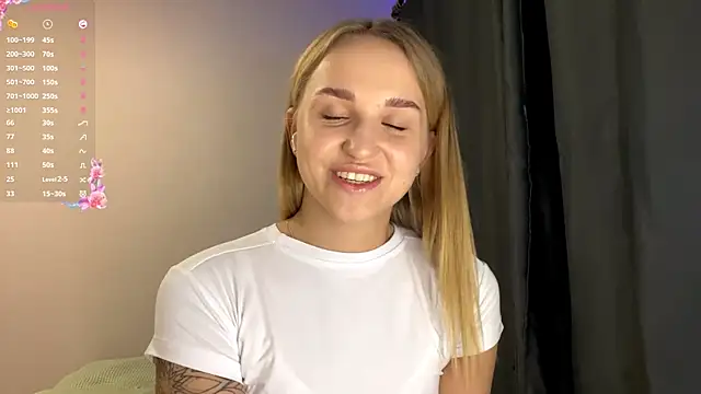 Snapshot of TanekaBoitel chatting on 10-02-25, 02:20 TanekaBoitel online show from 10-02-25, 02:20