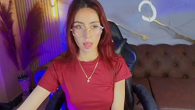 Snapshot of mia_tf chatting on 10-18-25, 01:35 mia tf online show from 10-18-25, 01:35