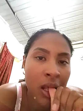 Snapshot of _Canella_ chatting on 09-25-25, 02:17  Canella  online show from 09-25-25, 02:17