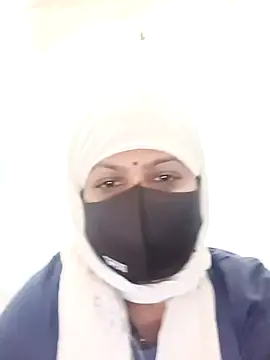 Snapshot of Mona_darling21 chatting on 10-24-25, 05:17 Mona darling21 online show from 10-24-25, 05:17