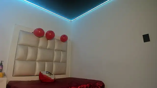 Snapshot of peyton__wat chatting on 06-15-26, 12:16 peyton wat online show from 06-15-26, 12:16