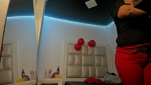 Snapshot of peyton__wat chatting on 06-27-26, 12:00 peyton wat online show from 06-27-26, 12:00