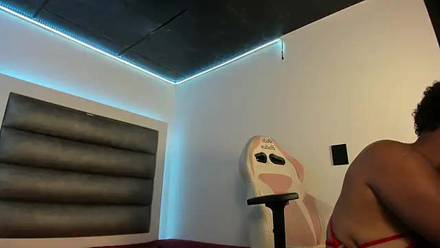 peyton  wat online show from 03-12-26, 03:23