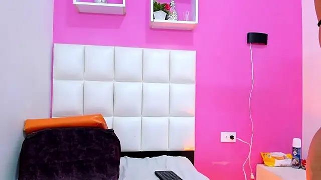 TwoForyouX online show from 12-19-25, 11:56