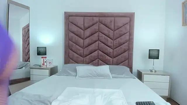 VanessaParis   online show from 10-03-25, 08:10