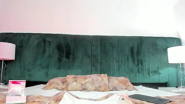 VanessaParis   online show from 09-23-25, 12:28