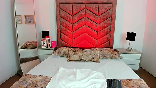 VanessaParis   online show from 11-28-25, 09:04