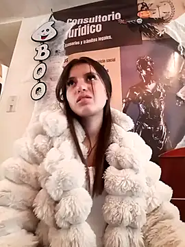 Snapshot of SALOME-28_ chatting on 10-29-25, 03:00 SALOME-28 online show from 10-29-25, 03:00