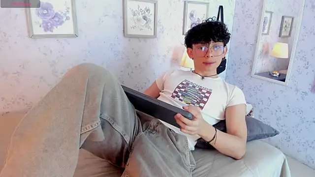 Snapshot of liam_twiink chatting on 06-24-26, 07:55 liam twiink online show from 06-24-26, 07:55