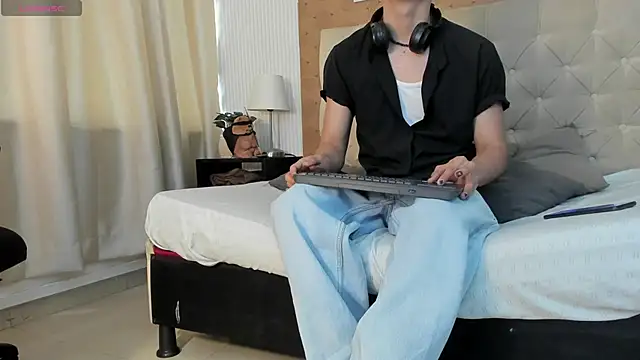 liam twiink online show from 10-30-25, 07:33