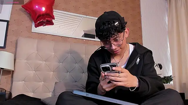 liam twiink online show from 03-09-26, 04:54