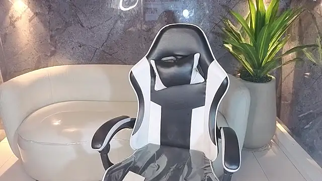 scarlett smith tp online show from 10-31-25, 01:08