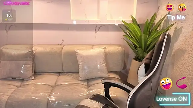 scarlett smith tp online show from 11-18-25, 12:41