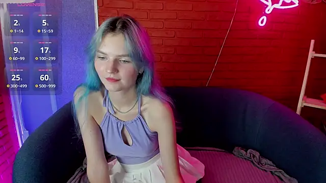Snapshot of Lika_Sky chatting on 10-14-25, 04:18 Lika Sky online show from 10-14-25, 04:18