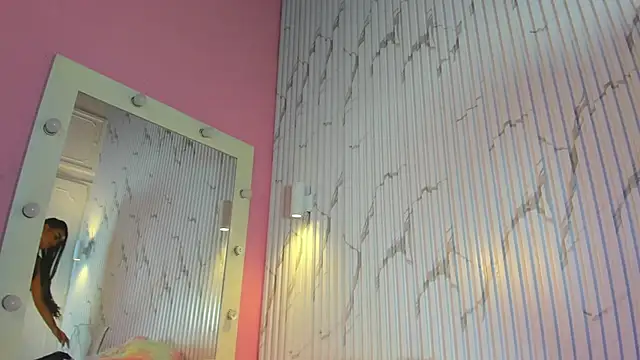 Snapshot of Missdionne_curly chatting on 11-27-25, 10:59 Missdionne curly online show from 11-27-25, 10:59