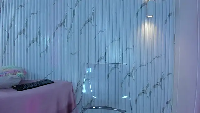 Snapshot of Missdionne_curly chatting on 11-12-25, 11:03 Missdionne curly online show from 11-12-25, 11:03