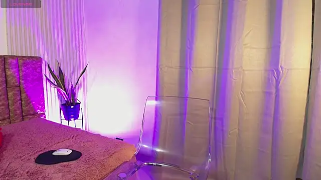 Snapshot of Missdionne_curly chatting on 01-07-26, 11:26 Missdionne curly online show from 01-07-26, 11:26