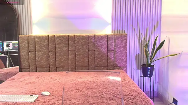 Snapshot of Missdionne_curly chatting on 12-16-25, 02:32 Missdionne curly online show from 12-16-25, 02:32