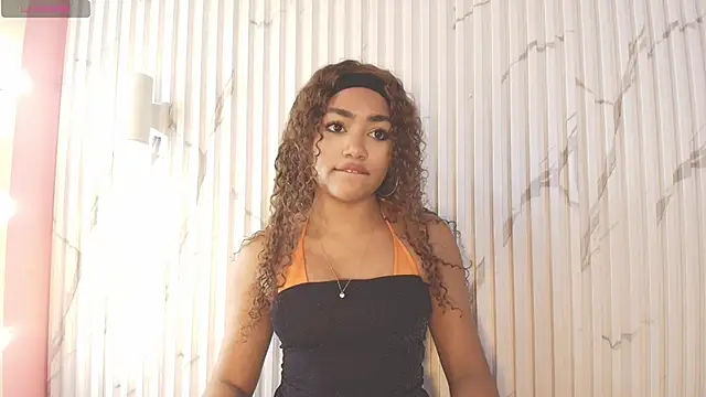 Snapshot of Missdionne_curly chatting on 09-25-25, 11:49 Missdionne curly online show from 09-25-25, 11:49