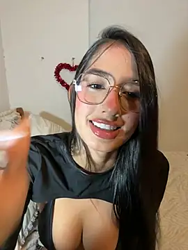 Snapshot of Julieta_Duque chatting on 03-03-26, 03:24 Julieta Duque online show from 03-03-26, 03:24