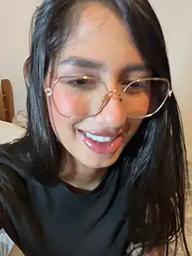 Snapshot of Julieta_Duque chatting on 02-17-26, 02:42 Julieta Duque online show from 02-17-26, 02:42