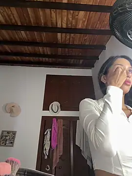 Julieta Duque online show from 03-17-26, 04:04