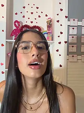 Snapshot of Julieta_Duque chatting on 02-11-26, 02:33 Julieta Duque online show from 02-11-26, 02:33