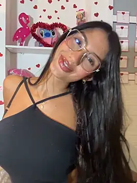 Snapshot of Julieta_Duque chatting on 02-13-26, 02:00 Julieta Duque online show from 02-13-26, 02:00