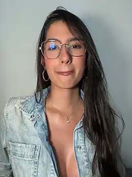 Snapshot of Julieta_Duque chatting on 04-22-26, 02:18 Julieta Duque online show from 04-22-26, 02:18