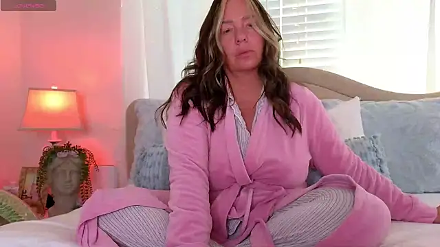 STIFFLERSMOMM online show from 10-31-25, 02:13