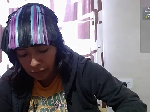 Snapshot of Acelinrose chatting on 05-29-26, 10:27 Acelinrose online show from 05-29-26, 10:27