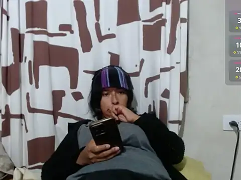 Snapshot of Acelinrose chatting on 04-25-26, 01:08 Acelinrose online show from 04-25-26, 01:08