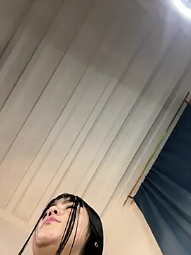 Snapshot of _amelie- chatting on 01-11-26, 11:44 amelie- online show from 01-11-26, 11:44