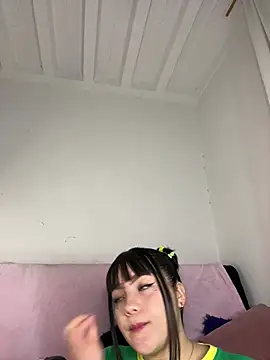 Snapshot of _amelie- chatting on 06-22-26, 11:24 amelie- online show from 06-22-26, 11:24