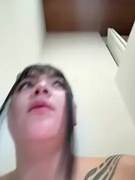 Snapshot of _amelie- chatting on 01-14-26, 10:46 amelie- online show from 01-14-26, 10:46