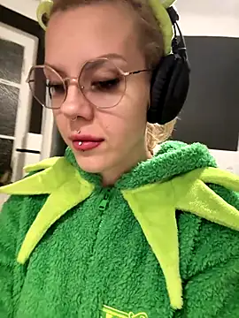 Snapshot of tacodeluxxxe chatting on 11-19-25, 07:03 tacodeluxxxe online show from 11-19-25, 07:03