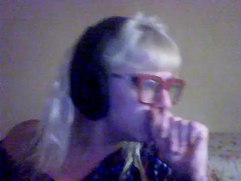 Snapshot of BlondieTami chatting on 09-20-25, 05:45 BlondieTami online show from 09-20-25, 05:45