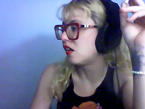 Snapshot of BlondieTami chatting on 10-23-25, 11:31 BlondieTami online show from 10-23-25, 11:31