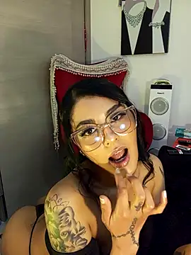 Snapshot of ValeNiitaLuv chatting on 10-17-25, 01:20 ValeNiitaLuv online show from 10-17-25, 01:20